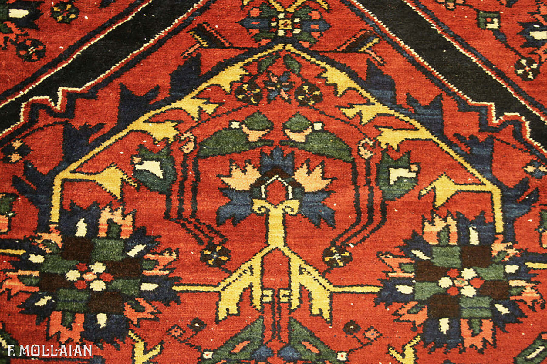 Antique Kalleh Persian Bakhtiari Carpet n°:77423600